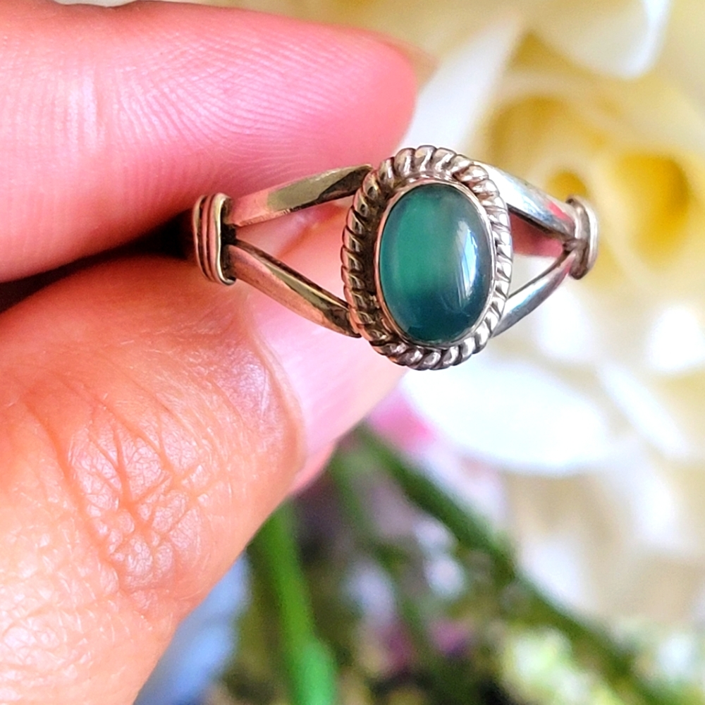 Handmade 925 sterling silver & chalcedony ring size 9
